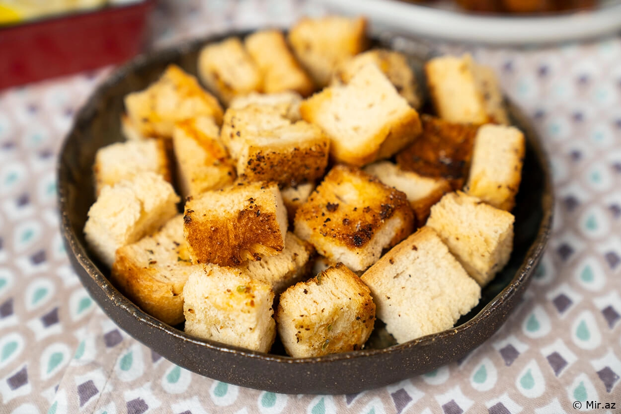 Bol Ədviyyatlı: Qızarmış Çörək Kubları ( Croutons ) Resepti