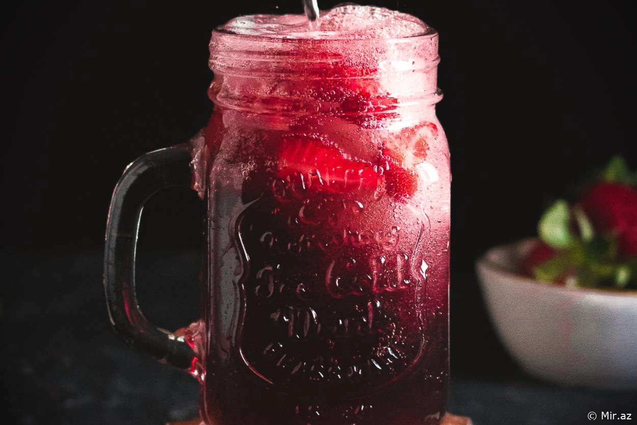 İsti Yay Günlərində: Qırmızı Meyvəli Soyuq İçki Resepti