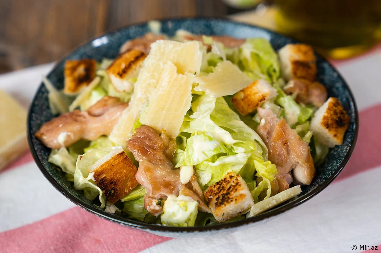 Ən Asan Variantla : Toyuqlu Sezar Salatı Resepti