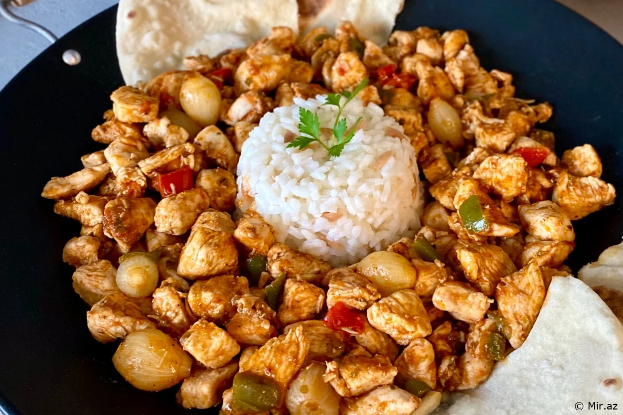 Tərəvəzi Bol: Sacda Toyuq Filesindən Qovurma Resepti