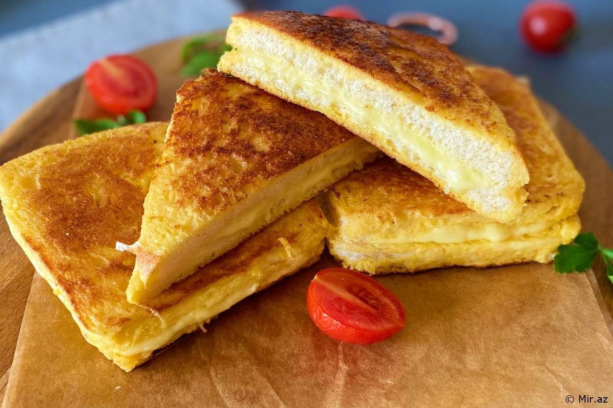 5 Dəqiqədə Hazır: Tavada Yumurtalı Tost Resepti