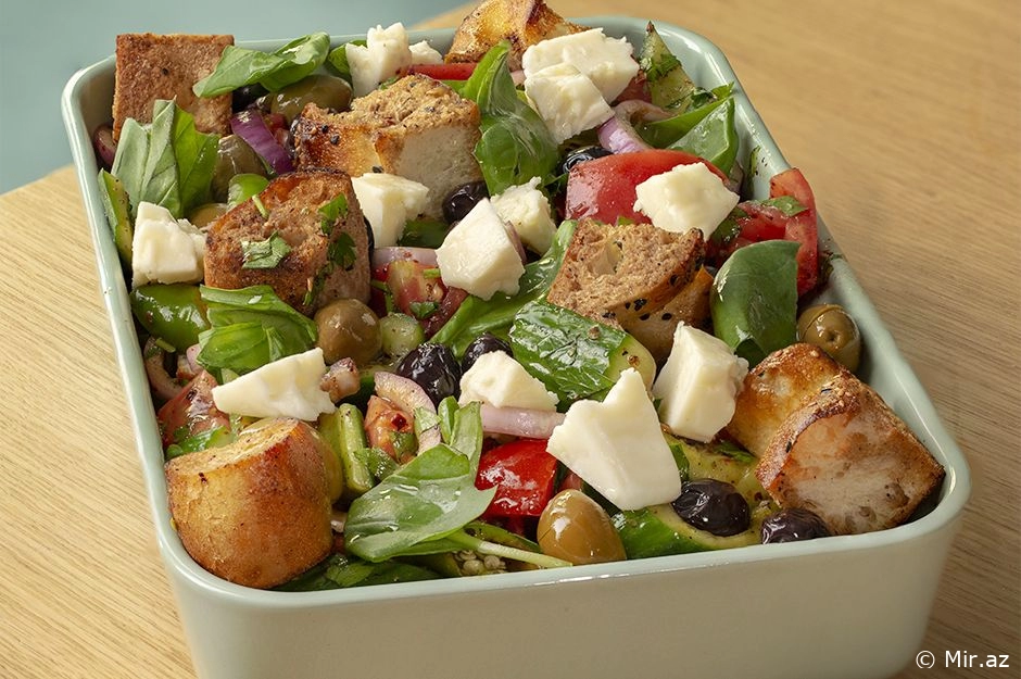 Men Bunu Yeyərəm: Köhnə Çörəkdən Pomidor Salatı Resepti