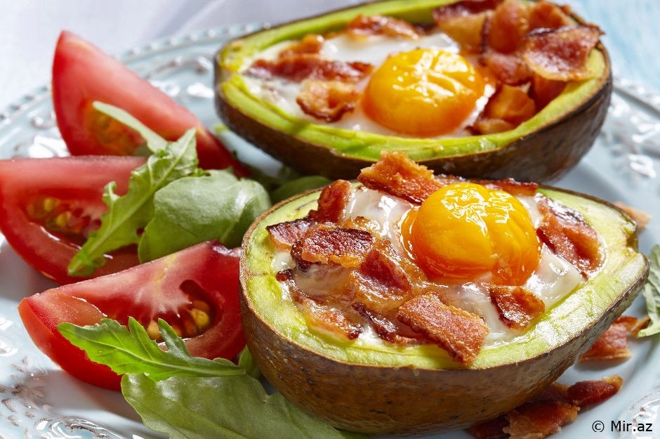 Zülal Mənbəyi:Avokado İçində Yumurta Resepti