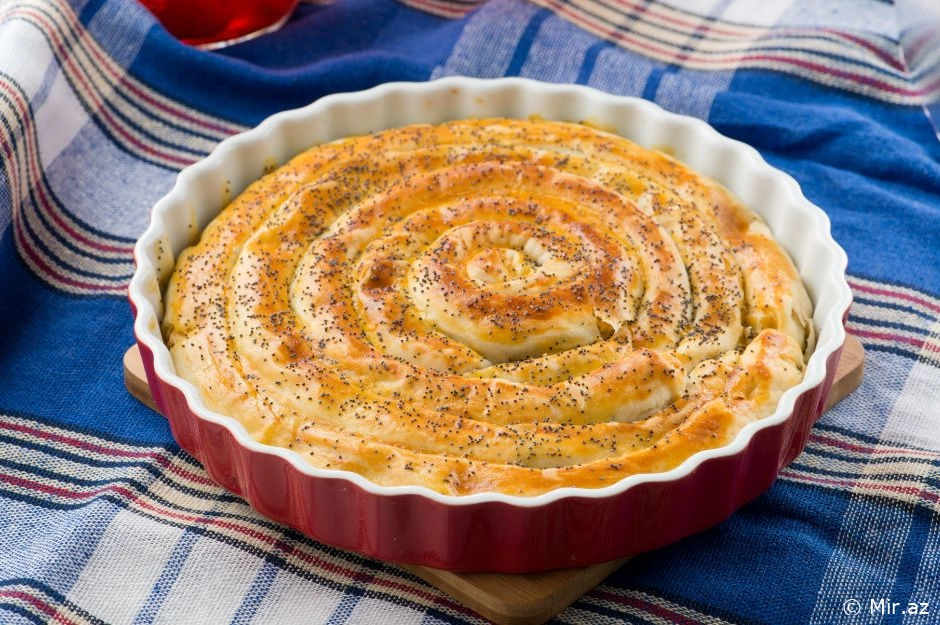 Xırtıldayan Ləzzət: İspanaqlı Qol Börəyi Resepti