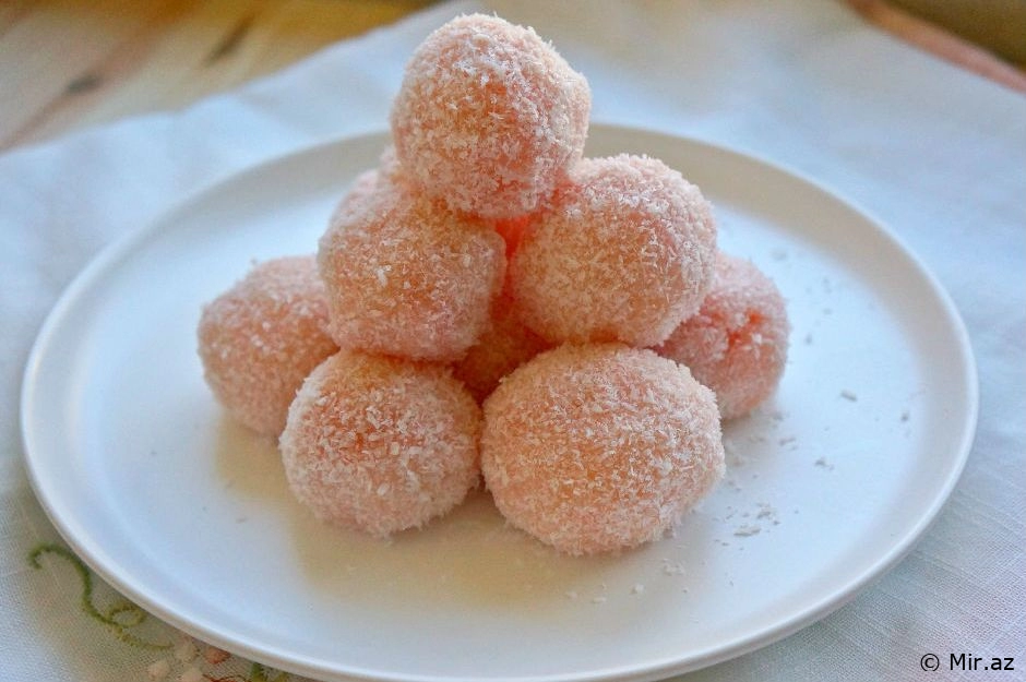 Mannılı Reseptlərin Ən Dadlısı: Çiyələk Pudinqli Top Resepti