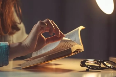 "Sarsılan Yerler, Sarsılan Zihinler: Depremler ve Kitap Terapisi"