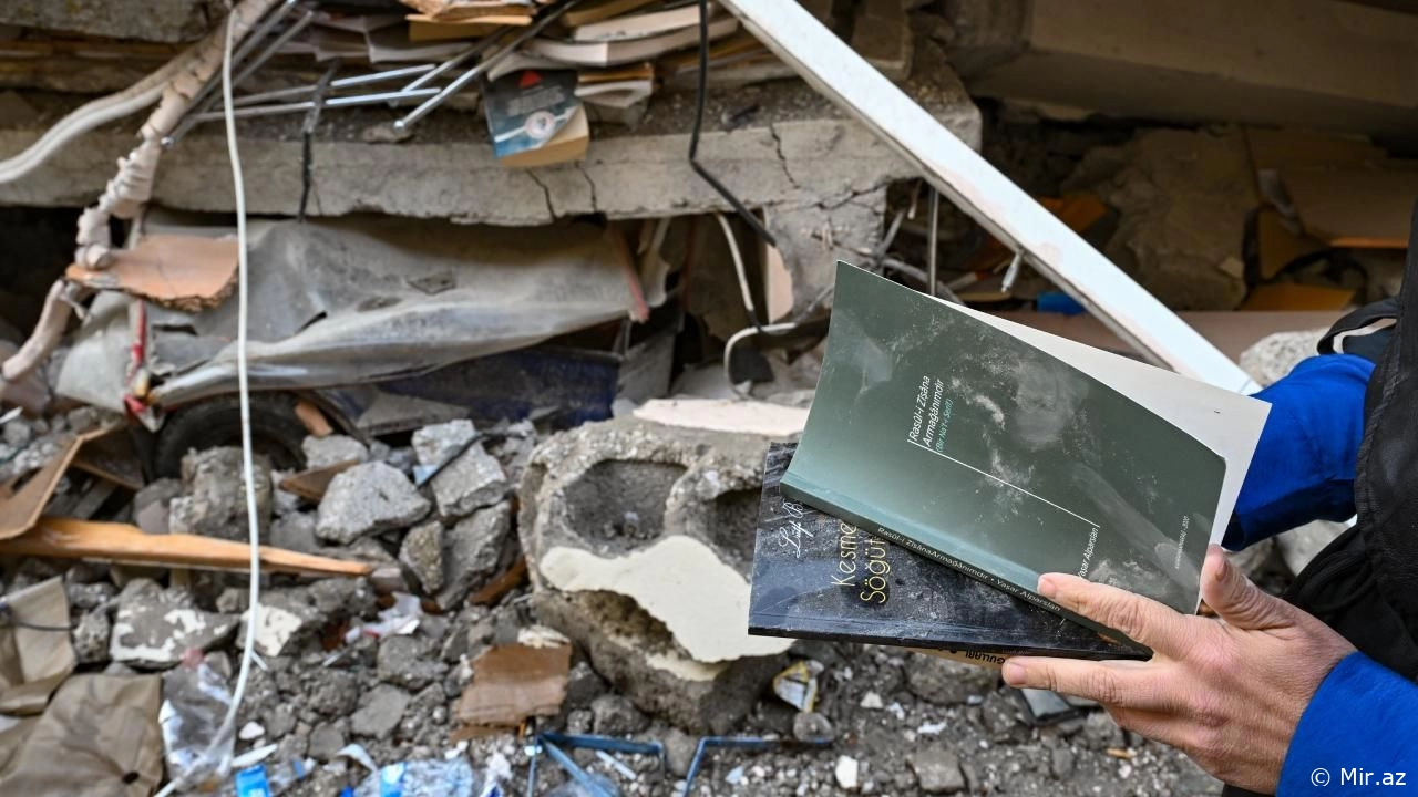 Depremde Hayatını Kaybeden Araştırmacı Yazarın 25 Bin Kitabı Enkazdan Çıkarıldı: Yeni Kütüphaneyle Anısı Yaşatılacak