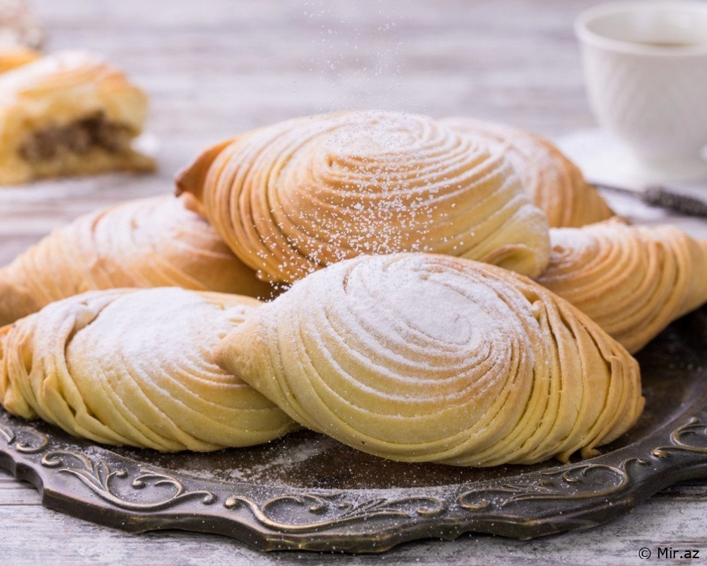 Novruz Şirniyyatlarının Şahı: Badambura Resepti