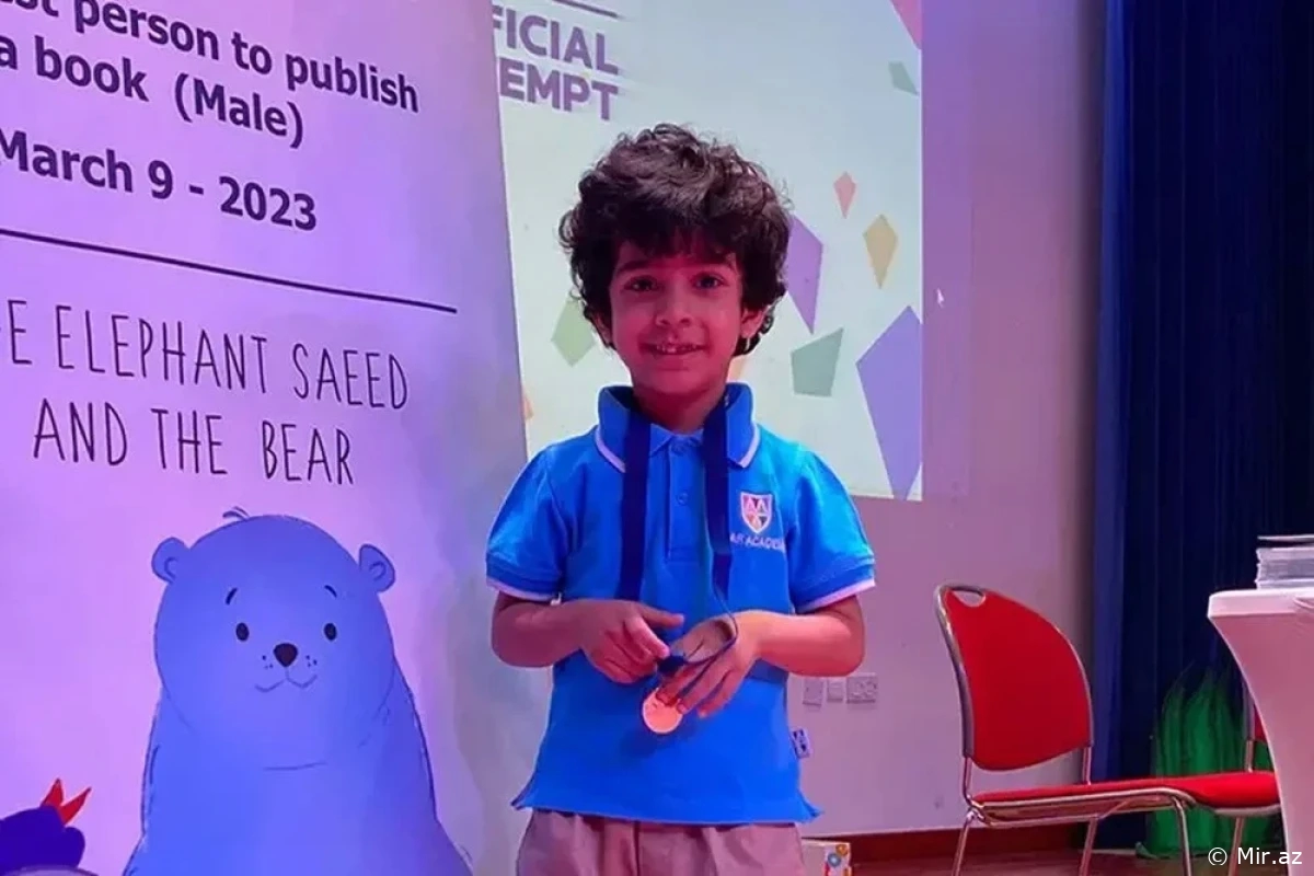 Guinness Rekorlar Kitabı'na en genç yazar olarak girdi.