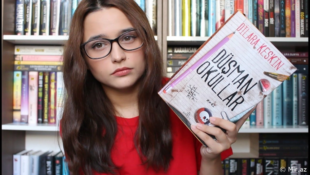 Gənclik Romanlarının Yeni Sevimliləri: Düşmən Məktəbləri Seriyası