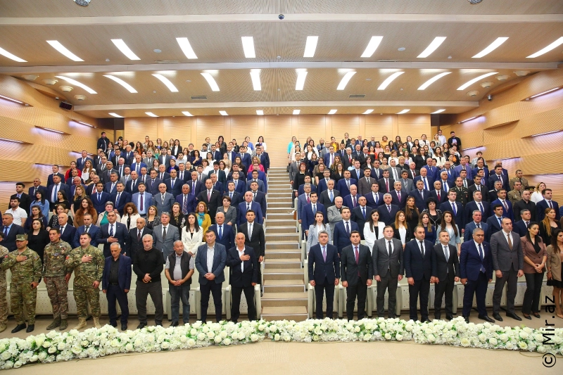 Binəqədidə Ümummilli Lider Heydər Əliyevin anadan olmasının 100 illik yubileyinə həsr olunmuş  təntənəli rəsmi yığıncaq keçirilib