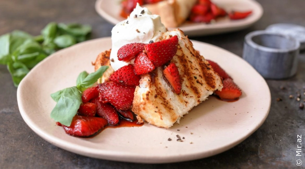 Asan Hazırlanan Yumşaq Çiyələkli Keks