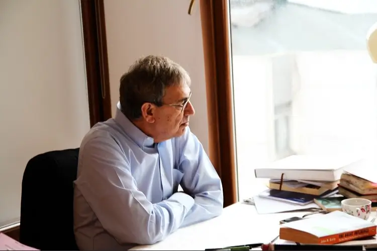 Orhan Pamukning Yangi Romani "Bir İlk Aşk" Kelmoqda