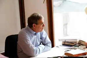 Orhan Pamukning Yangi Romani "Bir İlk Aşk" Kelmoqda